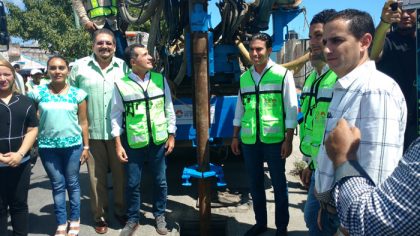 El alcalde, Remberto Estrada Barba, dio el banderazo de inicio del programa de desazolve de pozos de absorción en Cancún.