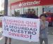 Se manifiestan usuarios contra Santander y HSBC